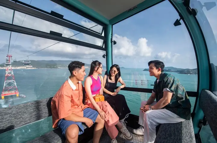 Đi Cáp Treo Vượt Biển Ngắm Toàn Cảnh Vịnh Nha Trang