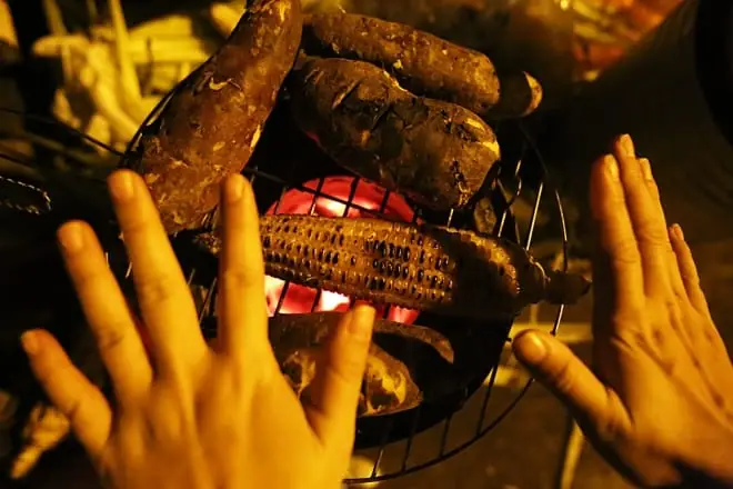 Ăn Ngô Khoai Nướng Mùa Đông
