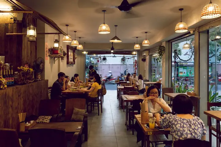Hẻm Gems: Chè Bột Lọc Heo Quay Ở Sài Gòn Liệu Có Ngon Như Ở Huế?