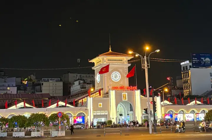 Thiên Đường Ẩm Thực – Đặc Sản Chợ Bến Thành Có Gì?