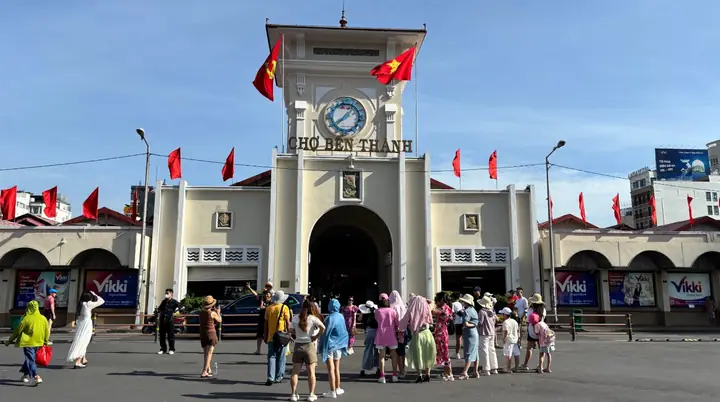 Chợ Bến Thành Ở Đâu? Có Gì Đặc Biệt Mà Ai Đến Tphcm Cũng Phải Ghé?