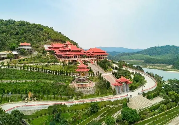 Tour Du Lịch Chùa Ba Vàng