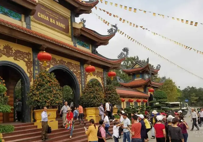 Thời Điểm Đẹp Tham Quan Chùa Ba Vàng