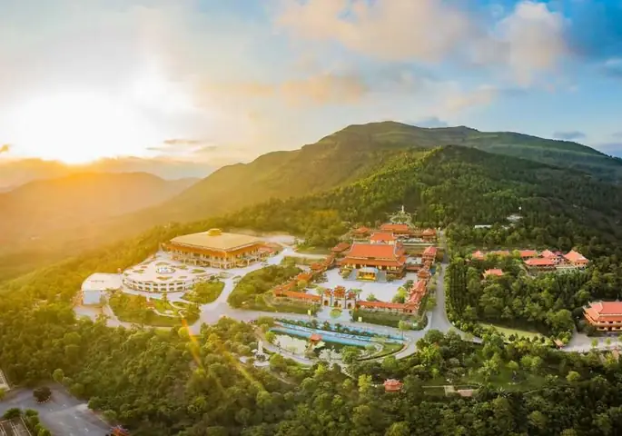 Chùa Ba Vàng Mở Cửa Đến Mấy Giờ?