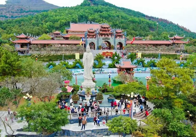 Cách Di Chuyển Đến Chùa Ba Vàng