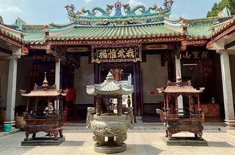 Chùa Ông Quận 5: Ngôi Cổ Tự Độc Đáo, Ấn Tượng Ở Sài Gòn Chùa Ông Quận 5: Ngôi Cổ Tự Độc Đáo, Ấn Tượng Ở Sài Gòn