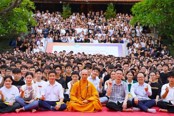 Hà Nội: Hơn 1200 Bạn Trẻ Trở Về Chùa Quan Âm Dự Lễ Cầu Nguyện ...