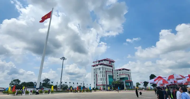 Cột Cờ Ống Thép 63 Mét Tại Cảng Quốc Tế Long An Được Xác Lập Kỷ ... Cột Cờ Ống Thép 63 Mét Tại Cảng Quốc Tế Long An Được Xác Lập Kỷ ...