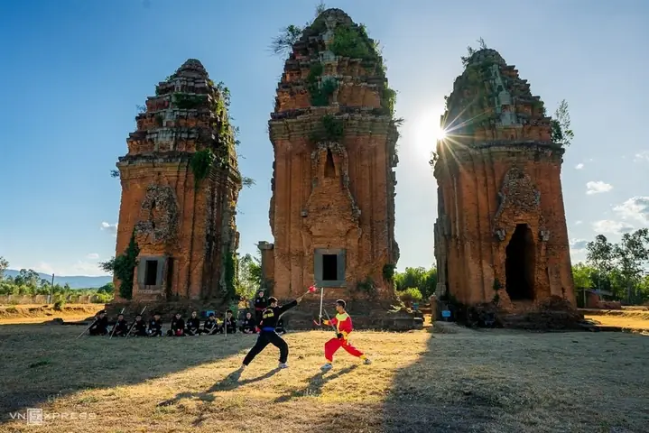Tháp Dương Long (tháp Ngà) | Cụm Tháp Chăm Cao Nhất Đông ...