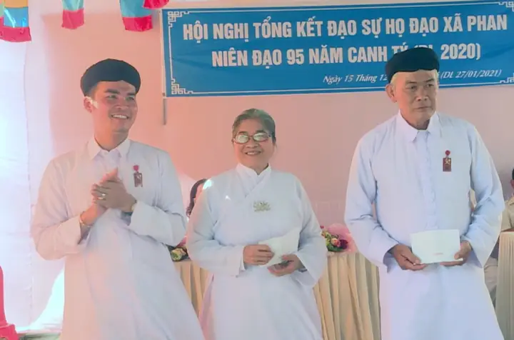 Với Phương Châm “nước Vinh, Đạo Sáng”, Các Họ Đạo Cao Đài Ở Tỉnh Tây Ninh Đã Tích Cực Tham Gia Những Mô Hình Giữ Gìn An Ninh Trật Tự, Trở Thành Cầu Nối Đưa​ Chủ Trương Đường Lối Của Đảng, Chính Sách Pháp Luật Của Nhà Nước Đến Với Đông Đảo Bà Con Tín Đồ.
