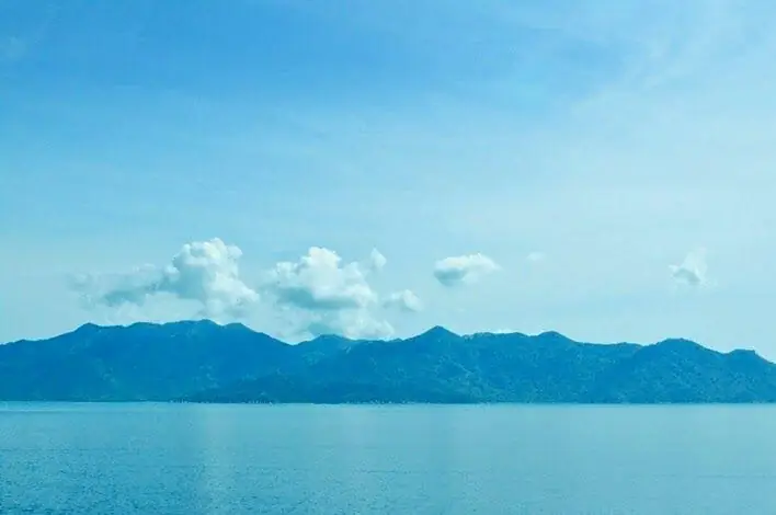 Đặt Câu Với Từ "xanh Biếc"