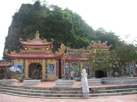 Đền Bà Đế