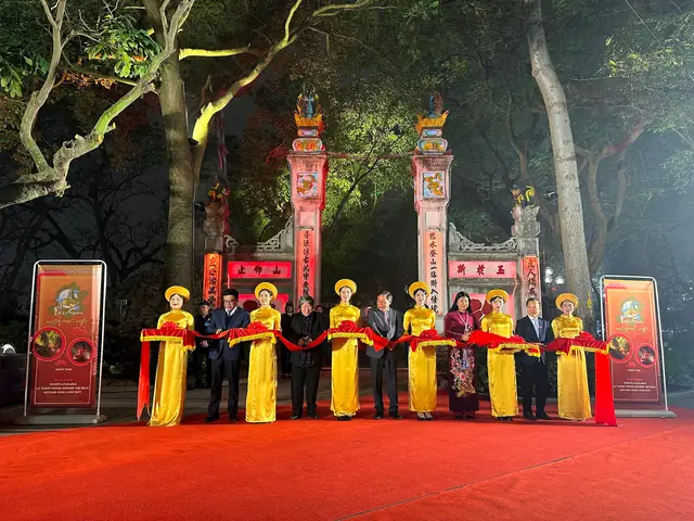 Huyền Ảo Tour Đêm Tại Đền Ngọc Sơn Và Hồ Hoàn Kiếm Lần Đầu Ra Mắt Huyền Ảo Tour Đêm Tại Đền Ngọc Sơn Và Hồ Hoàn Kiếm Lần Đầu Ra Mắt