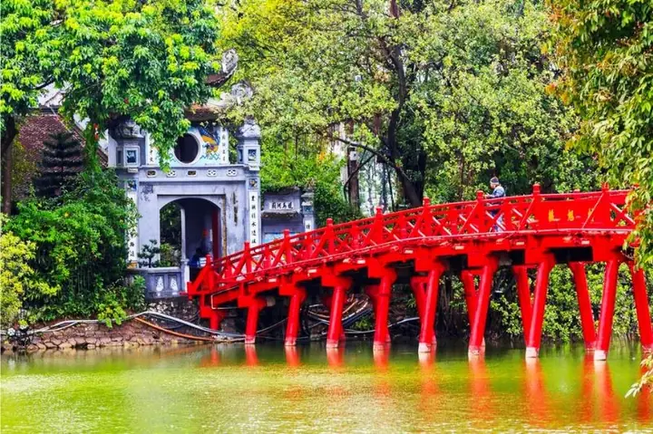 Đền Ngọc Sơn – Công Trình Này Tượng Trưng Cho Tinh Thần Hiếu Học Của Người Việt Nam