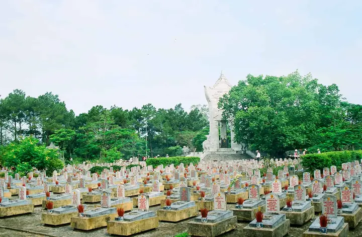 Nghĩa Trang Liệt Sĩ Trường Sơn
