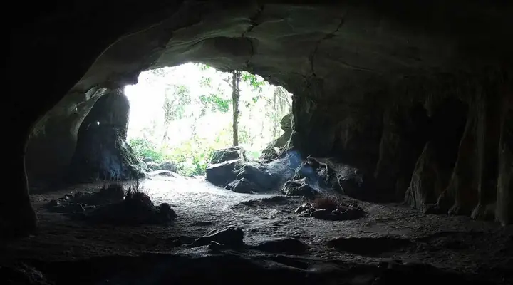 Động Người Xưa