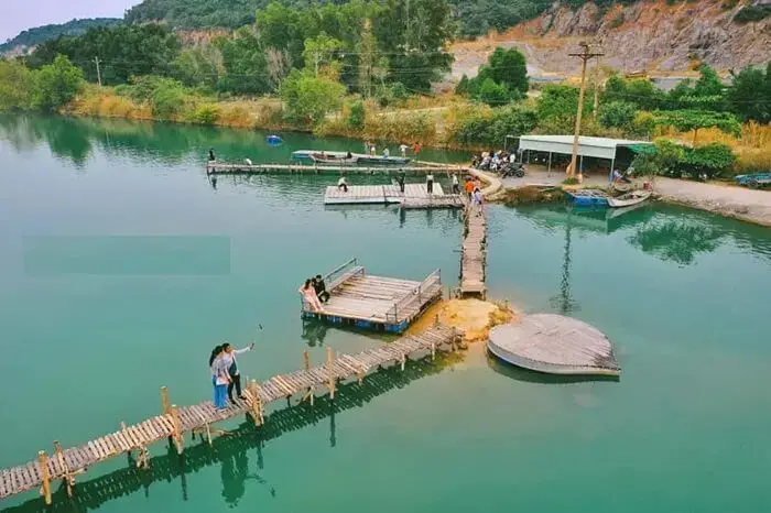 Hồ Đá Xanh