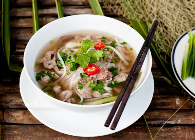 Giới Thiệu Món Ăn Truyền Thống Việt Nam Cho Khách Tây Giới Thiệu Món Ăn Truyền Thống Việt Nam Cho Khách Tây