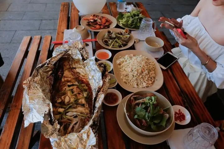 Thưởng Thức Hải Sản Tươi Ngon Ngay Bờ Biển Thưởng Thức Hải Sản Tươi Ngon Ngay Bờ Biển