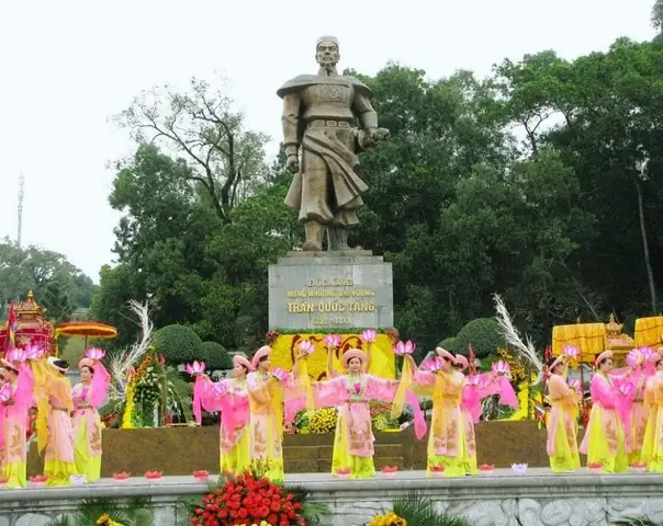 Đền Cửa Ông Thờ Ai? Đền Cửa Ông Thờ Ai?