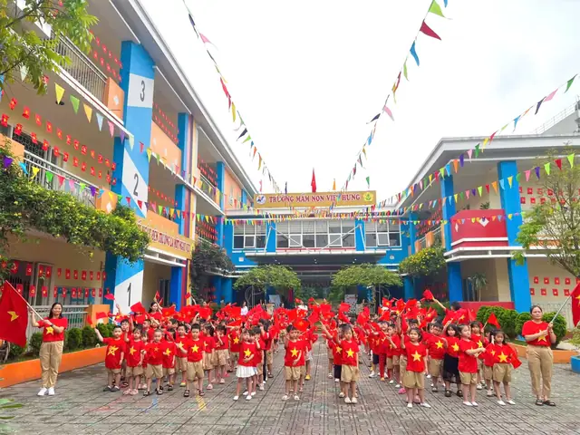 Bài Thơ: Cô Và Mẹ | Trường Mầm Non Việt Hưng