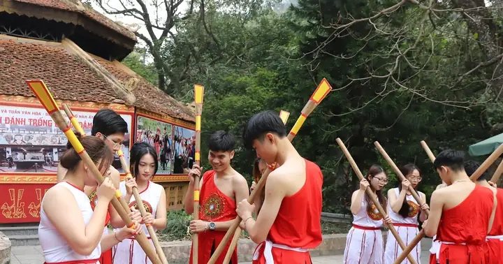 Trình Diễn Đánh Trống Đồng, Đâm Đuống Phục Vụ Giỗ Tổ Hùng Vương Trình Diễn Đánh Trống Đồng, Đâm Đuống Phục Vụ Giỗ Tổ Hùng Vương