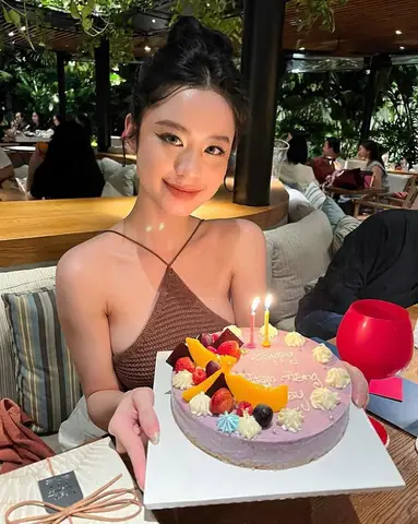 Tìm Hình Ảnh Hot Girl Chúc Mừng Sinh Nhật?