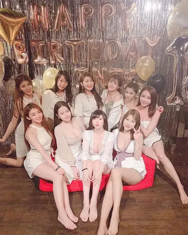 Tìm Hình Ảnh Hot Girl Chúc Mừng Sinh Nhật?