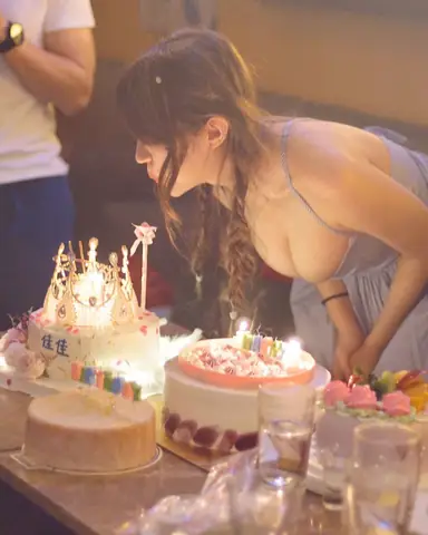 Tìm Hình Ảnh Hot Girl Chúc Mừng Sinh Nhật?