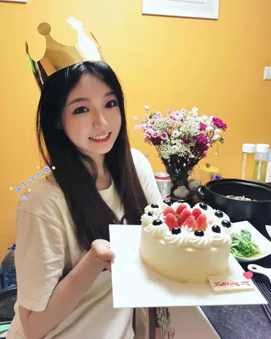 Tìm Hình Ảnh Hot Girl Chúc Mừng Sinh Nhật?
