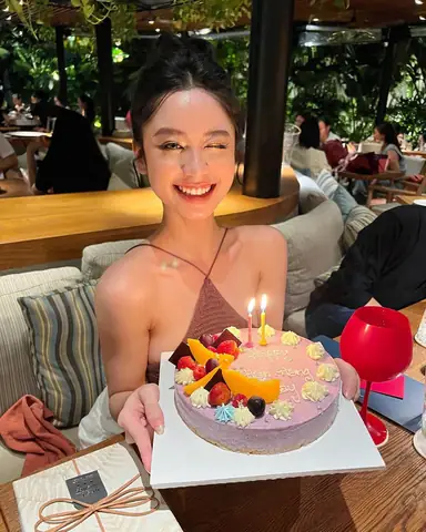 Tìm Hình Ảnh Hot Girl Chúc Mừng Sinh Nhật?
