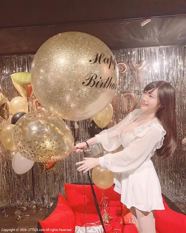 Tìm Hình Ảnh Hot Girl Chúc Mừng Sinh Nhật?