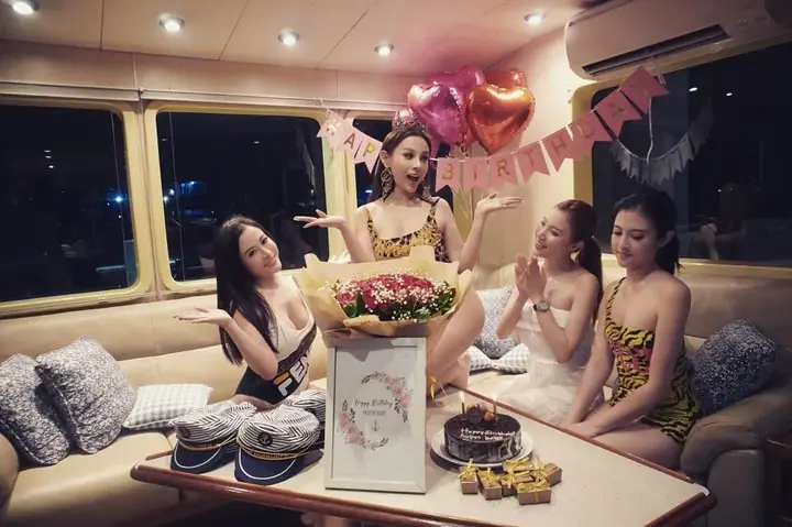 Tìm Hình Ảnh Hot Girl Chúc Mừng Sinh Nhật?