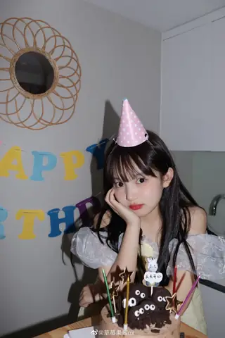 Tìm Hình Ảnh Hot Girl Chúc Mừng Sinh Nhật?