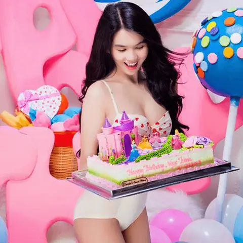 Tìm Hình Ảnh Hot Girl Chúc Mừng Sinh Nhật?