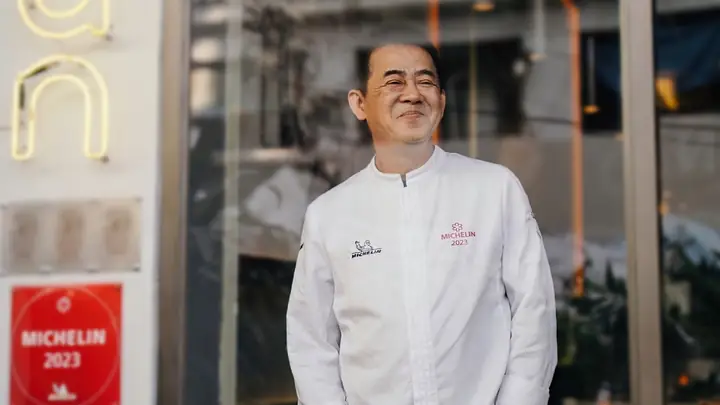 Peter Franklin's Saigon: Late Nights, Bars, Snail Shops, And More
