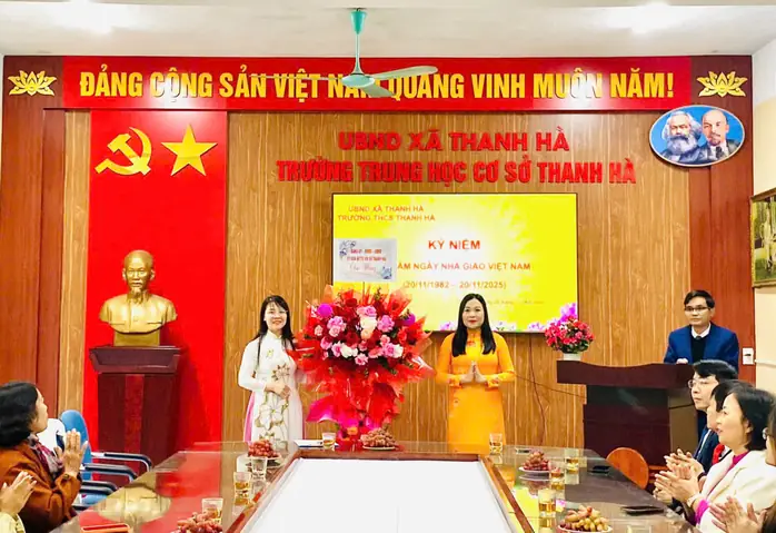 Lãnh Đạo Xã Thanh Hà Thăm, Chúc Mừng Các Nhà Trường Nhân Ngày ...