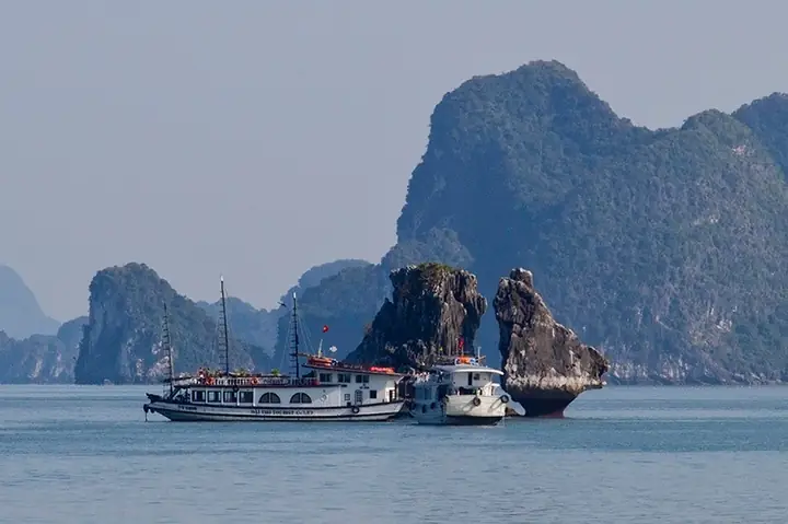 Từ Cảng Tàu Ra Hòn Gà Chọi