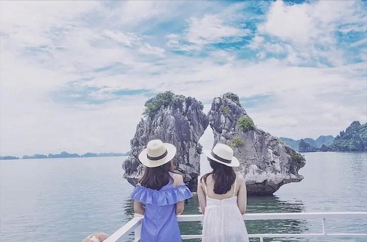 Check-in Và Chụp Ảnh Lưu Niệm