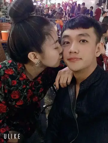 Sau Khi Chia Tay Chồng Cũ Do Bị "cắm Sừng", Hot Girl Bánh Tráng Trộn Lưu Hoài Bảo Chi Đã Công Khai Những Hình Ảnh Tình Tứ Bên Bạn Trai Mới.