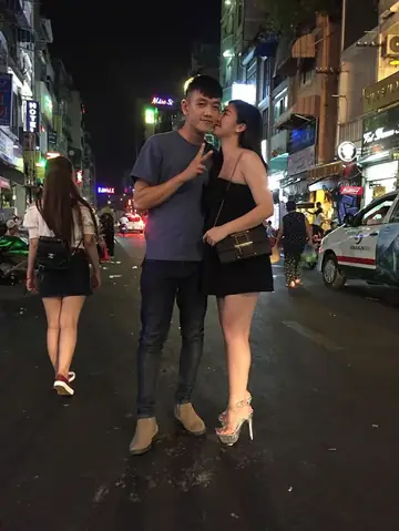 Sau Khi Chia Tay Chồng Cũ Do Bị "cắm Sừng", Hot Girl Bánh Tráng Trộn Lưu Hoài Bảo Chi Đã Công Khai Những Hình Ảnh Tình Tứ Bên Bạn Trai Mới.