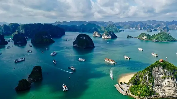 How Many Islands In Halong Bay?