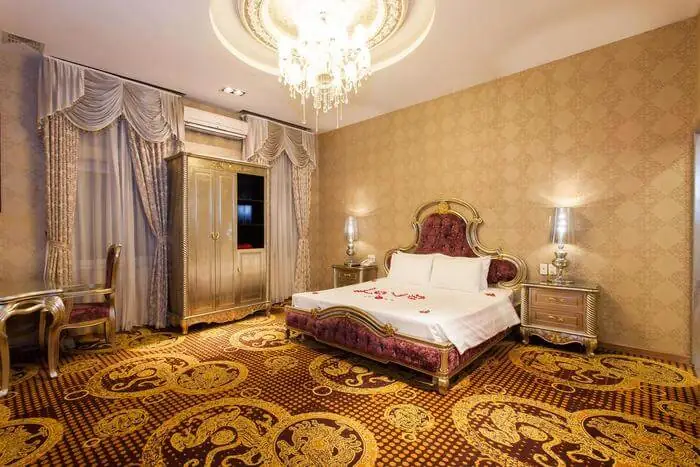 Kiss Hotel