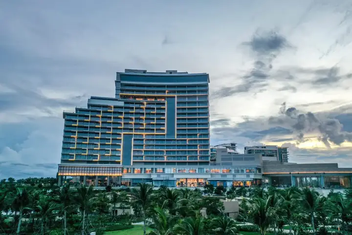 Hoiana Hotel & Suites