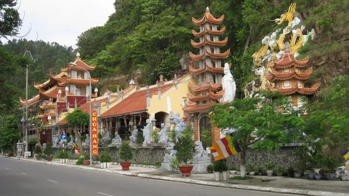 Chùa Hang