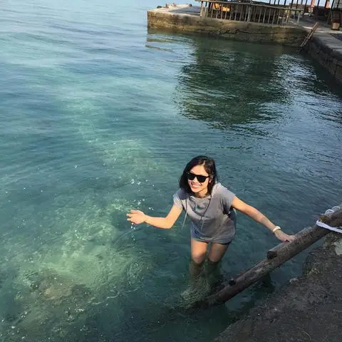 Tắm Biển Tại Con Sẻ Tre