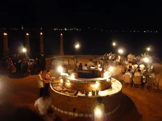 Vẻ Đẹp Ban Đêm Của Con Sẻ Tre Nha Trang
