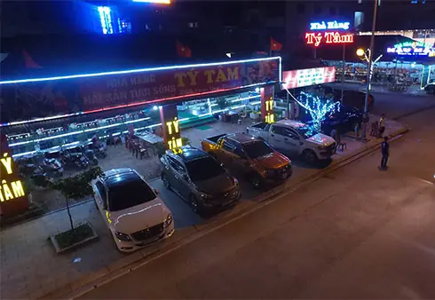 Nhà Hàng Tý Tâm: