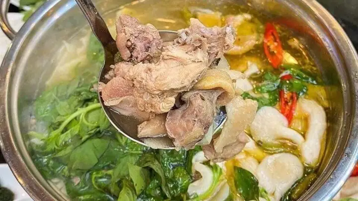 Quán Hội Ngộ: Lẩu Gà Lá É Ngon Ở Sài Gòn Chuẩn Vị Phú Yên