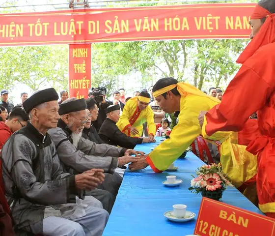 Vho- Sáng 18.2.2019, (ngày 14 Tháng Giêng Năm Kỷ Hợi), Tại Khu Di Tích Quốc Gia Đền - Chùa Hòa Liễu, Xã Thuận Thiên, Huyện Kiến Thụy, Tp Hải Phòng Diễn Ra Lễ Hội Minh Thề. Đây Là Lễ Hội Độc Đáo, Tái Dựng Các Nghi Lễ: Quan Thề Không Tham Nhũng Của Công, Dân Thề Sống Trung Thực Thẳng Thắn.